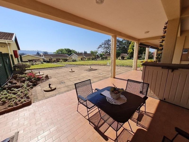 UNIQUIE (94 SQM) (1ST FLOOR FLAT) WITH 2 LOUNGES, OPEN BALCONY &amp; GARAGE. - Photo 2