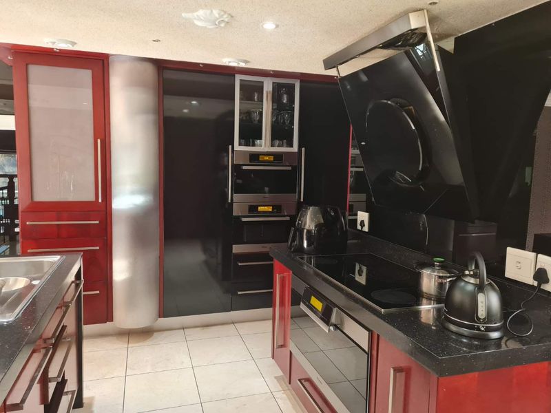 BIG FAMILY HOME IN SECURITY ESTATE - Photo 9