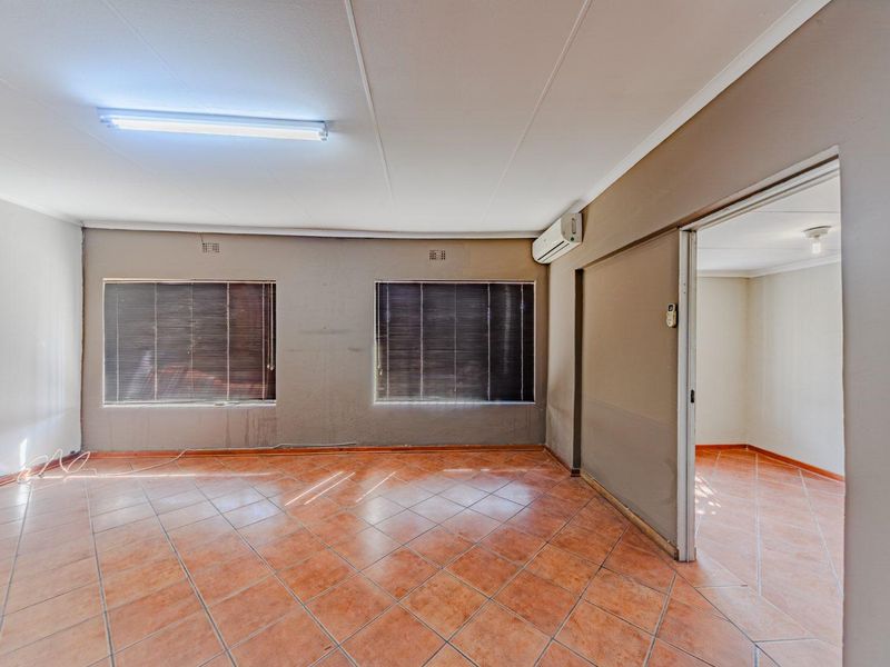 PRIME COMMERCIAL PROPERTY IN THE HEART OF RIVIERA - Photo 9