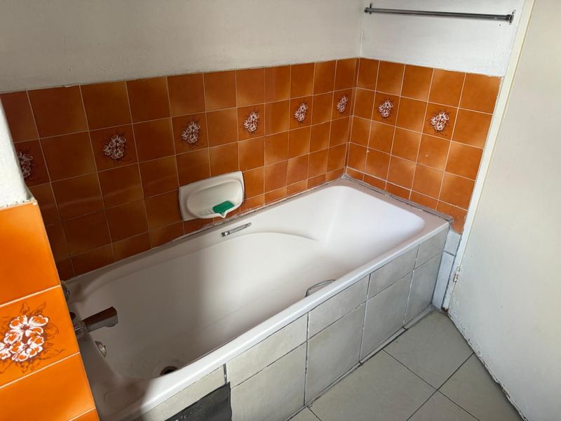 **Spacious 3 Bedroom Apartment for Rent** - Photo 10