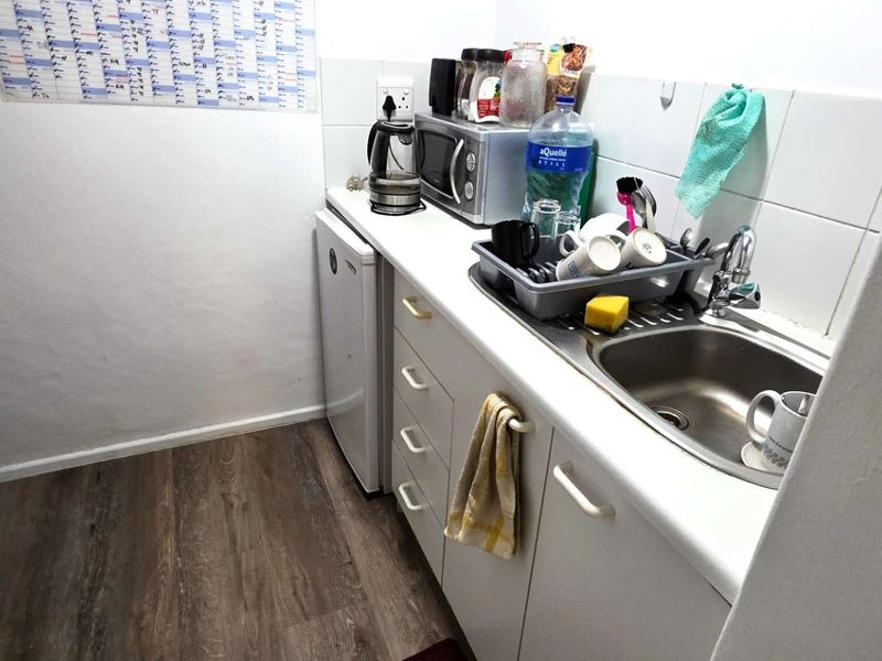 Tenanted Office in Westlake Square - Photo 10