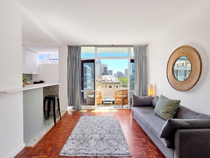 Bauhaus Beauty - A Renovated Garden-facing Studio Apartment - Photo 2