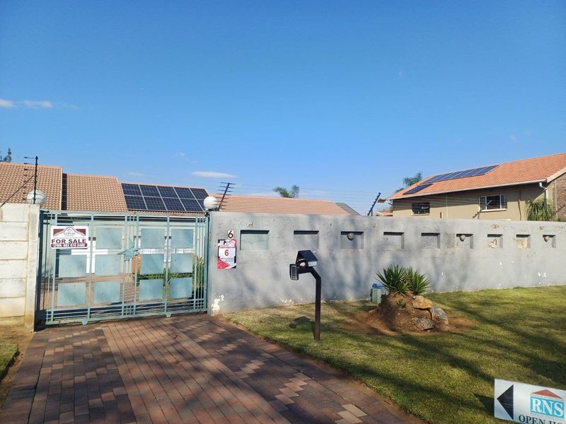 Spacious Family Home with Pool, Study and Flatlet Potential - Photo 1