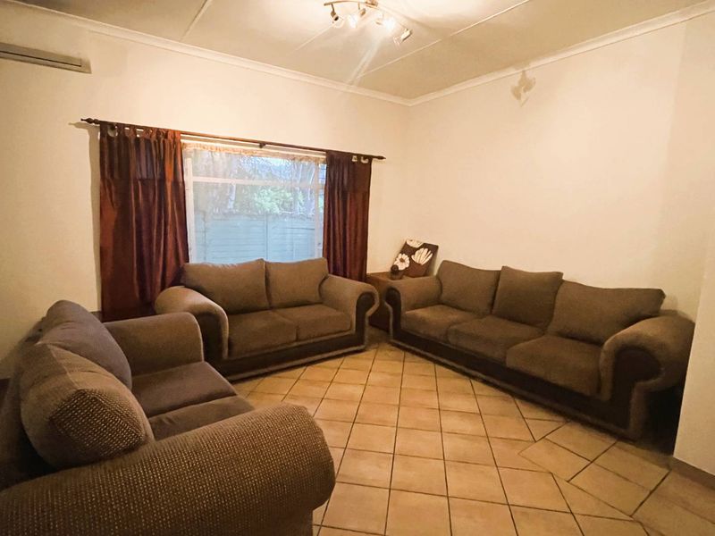 Versatile Family Home with Private Flat - Photo 8