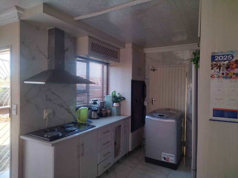 3 bedrooms house for sale in Soshanguve B1 - Photo 4