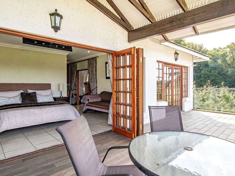 Distinguished Family Residence with Panoramic Views, Flatlet & Solar Power - Photo 3