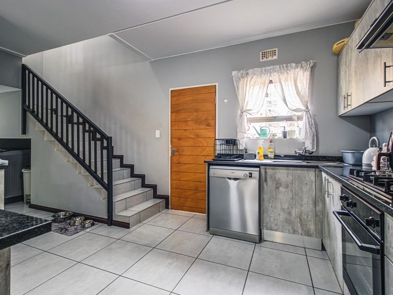 This one is a must view!! Need a lock up and go?? - Photo 7