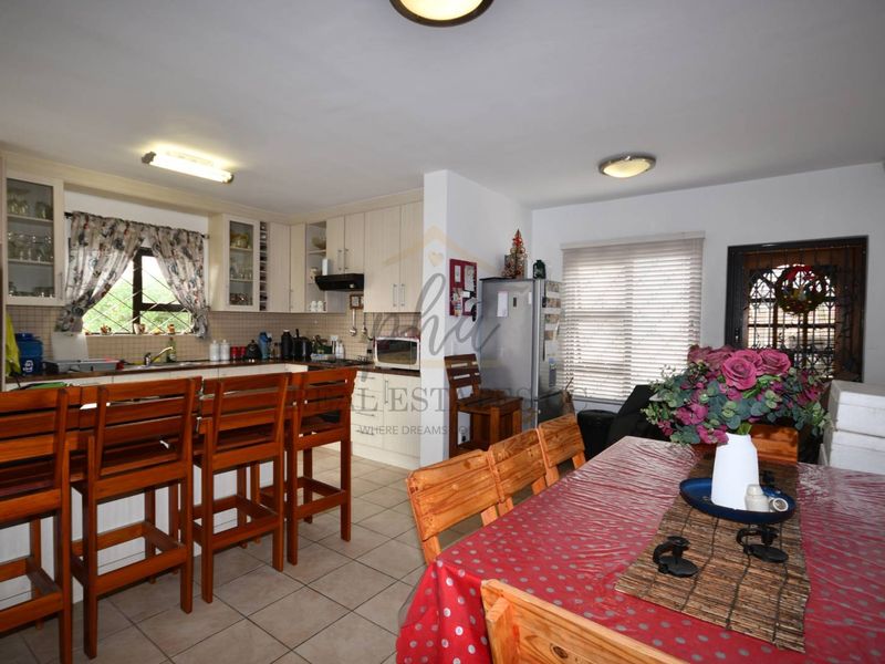 Charming Townhouse for Sale! Just a Stone's Throw from the Beach!** - Photo 6