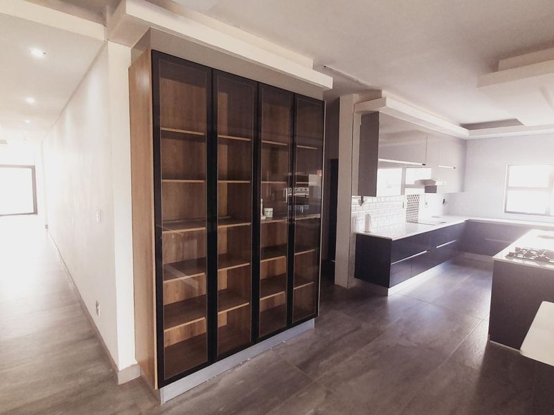 "Unveil Your Dream Home at Gateway Estate: Luxury Awaits - Photo 10