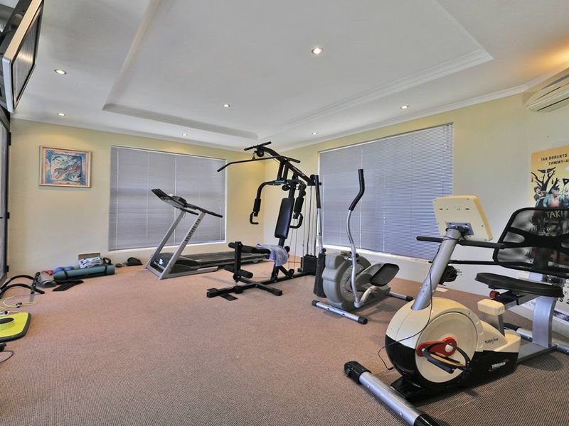 A True Masterpiece of Luxury Living in Plattekloof. - Photo 10