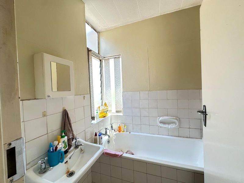 Charming 1-BR in Sunnyside: Secure, Central, Convenient! - Photo 10