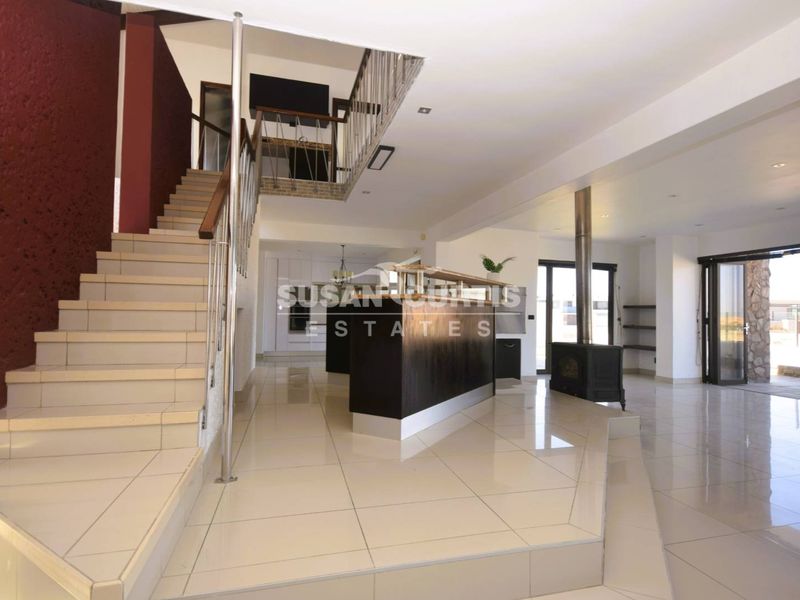 ARCHITECTURALLY DESIGNED double storey MANSION READY FOR BNB WITH HEAVENLY VIEWS! - Photo 3