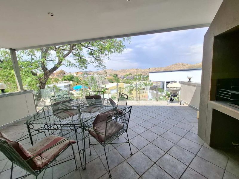 Elegant Family Home in Eros with Expansive Views - Photo 2