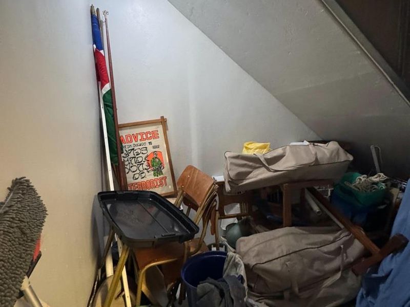 A well-maintained industrial property offering practical workspace and a professional setting - Photo 8