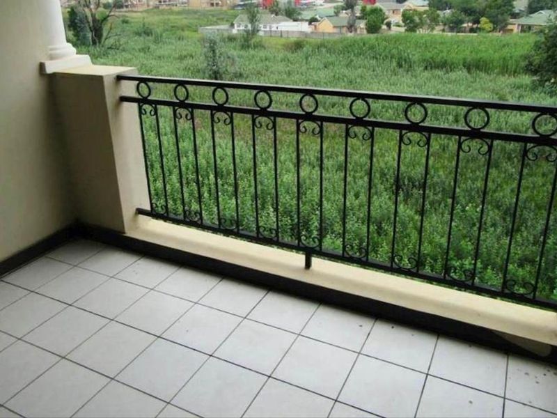 2 Bedroom Apartment for Sale in Noordwyk - Midrand. - Photo 10