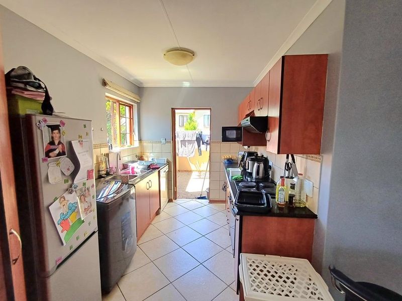 Family Home in 24 Hour Guarded Security Complex - Photo 6