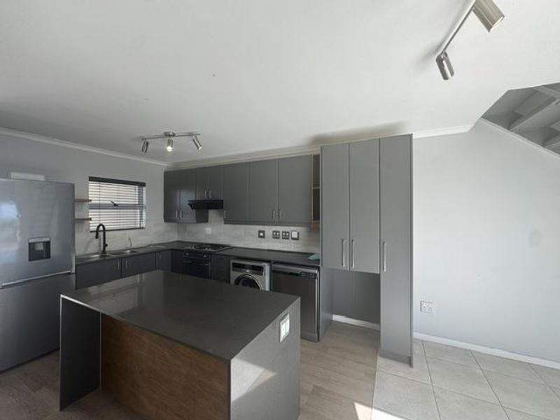 Top floor modern loft apartment for decerning investors! - Photo 4