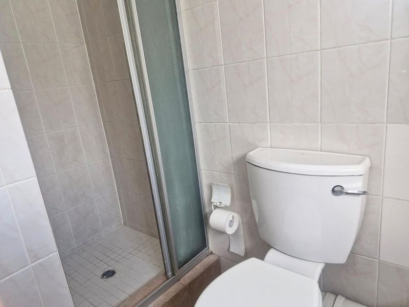 Top floor 1 bedroom in central Sandown position - Photo 8