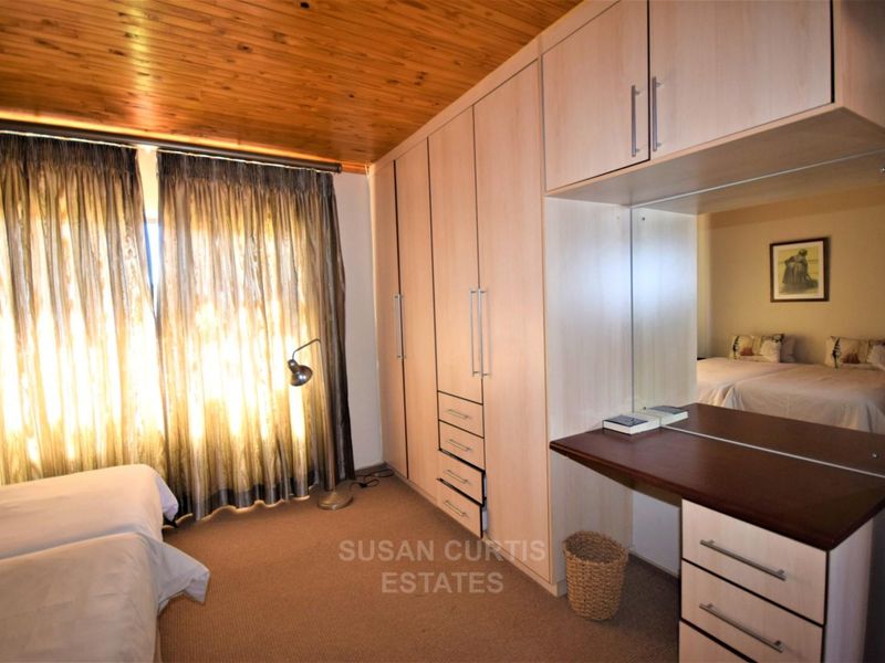Spacious double story house near the Mall and beach - Photo 9