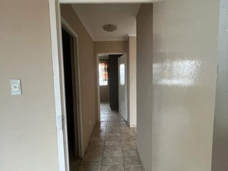 New renovated Two bedroom flat for sale in Katutura - Photo 4
