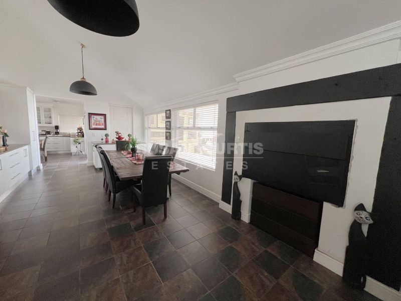 Spacious Triple-Story Home with Breathtaking Sea Views – Ideal for Large Families or as a Holiday Getaway - Photo 6