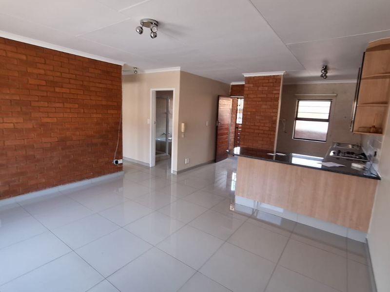 Lock-Up-and-Go Living – Perfect for First-Time Buyers! - Photo 7