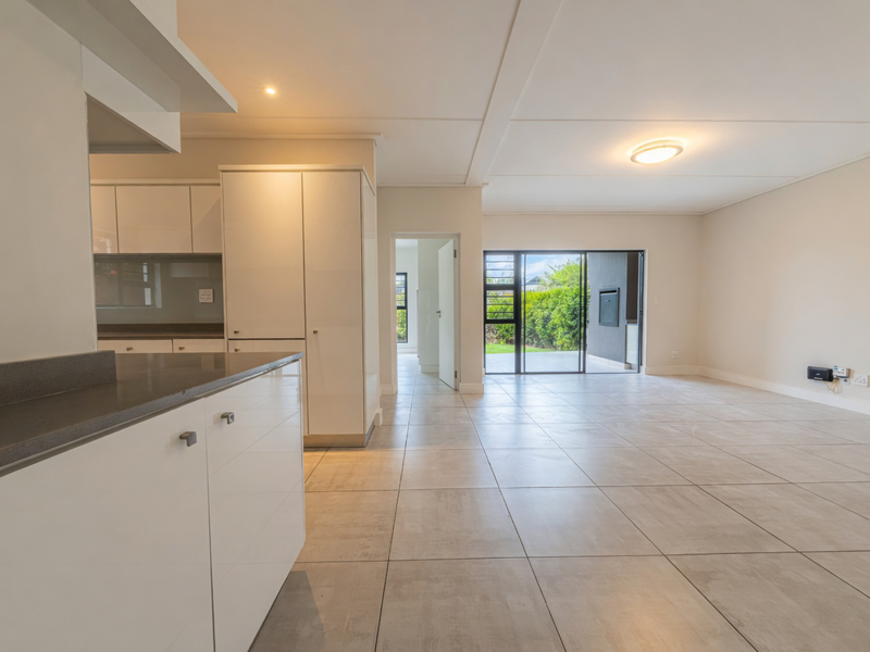 Modern 3 bedroom ground floor apartment for rent at The Polofields, Waterfalll - Photo 1