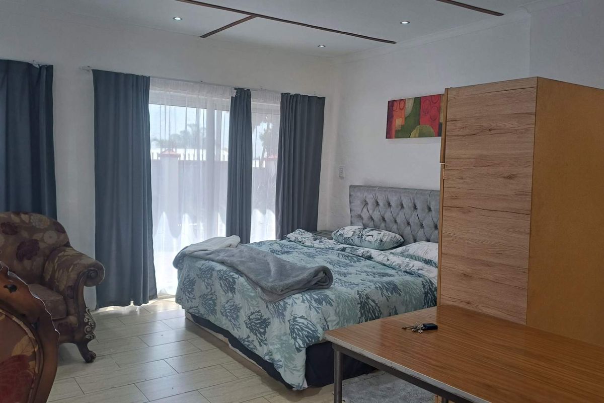 To Let (furnished) - Photo 2