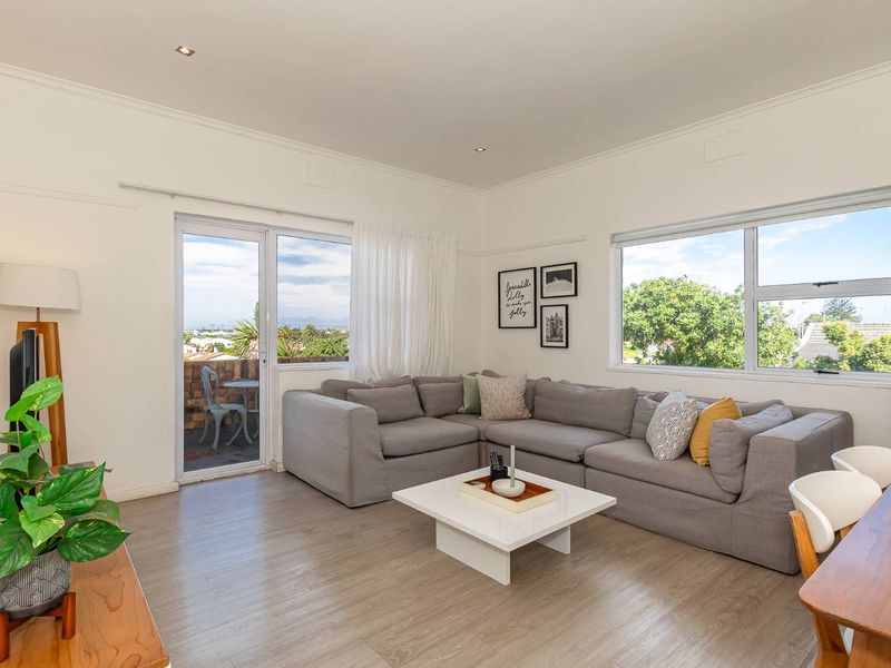 COMFORT, CHARM AND CAPTIVATING VIEWS - Photo 3