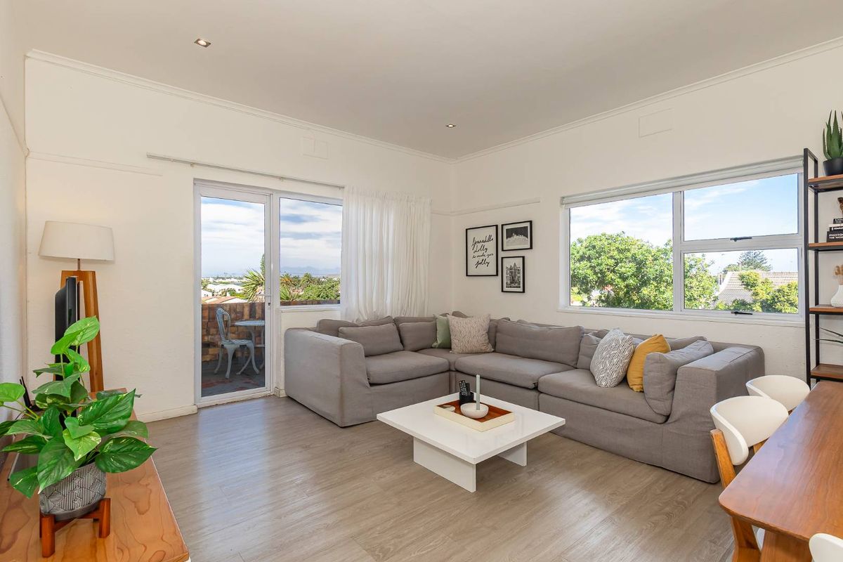 COMFORT, CHARM AND CAPTIVATING VIEWS - Photo 3