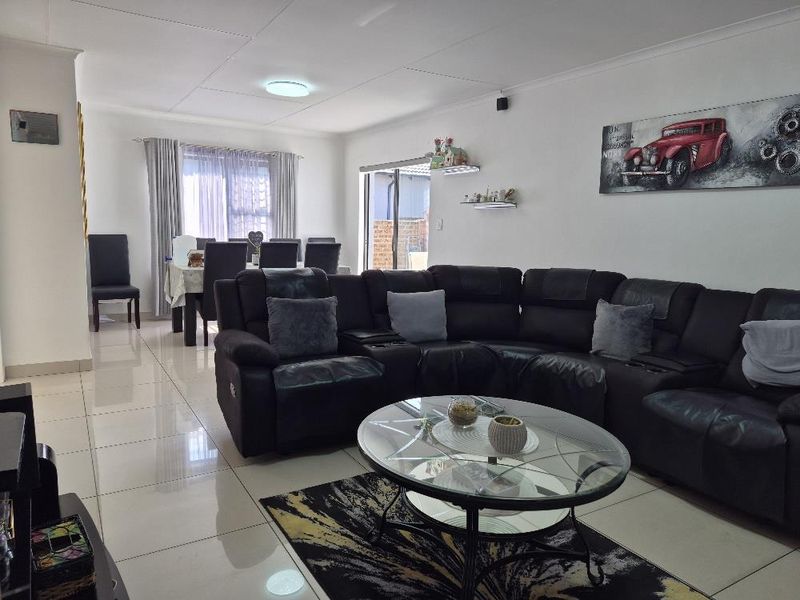 Three beds townhouse in secured estate - Photo 9