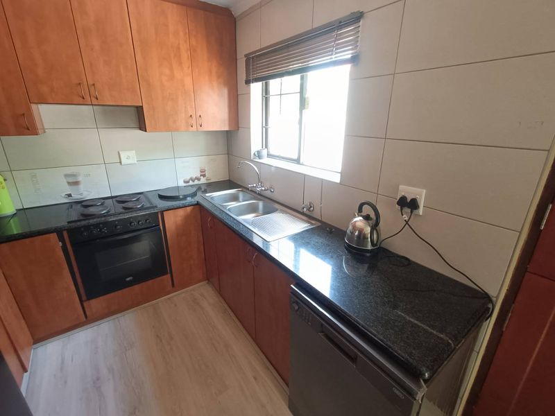 BEAUTIFUL FAMILY HOUSE FOR SALE IN ZWARTKOP!!!!!! - Photo 3