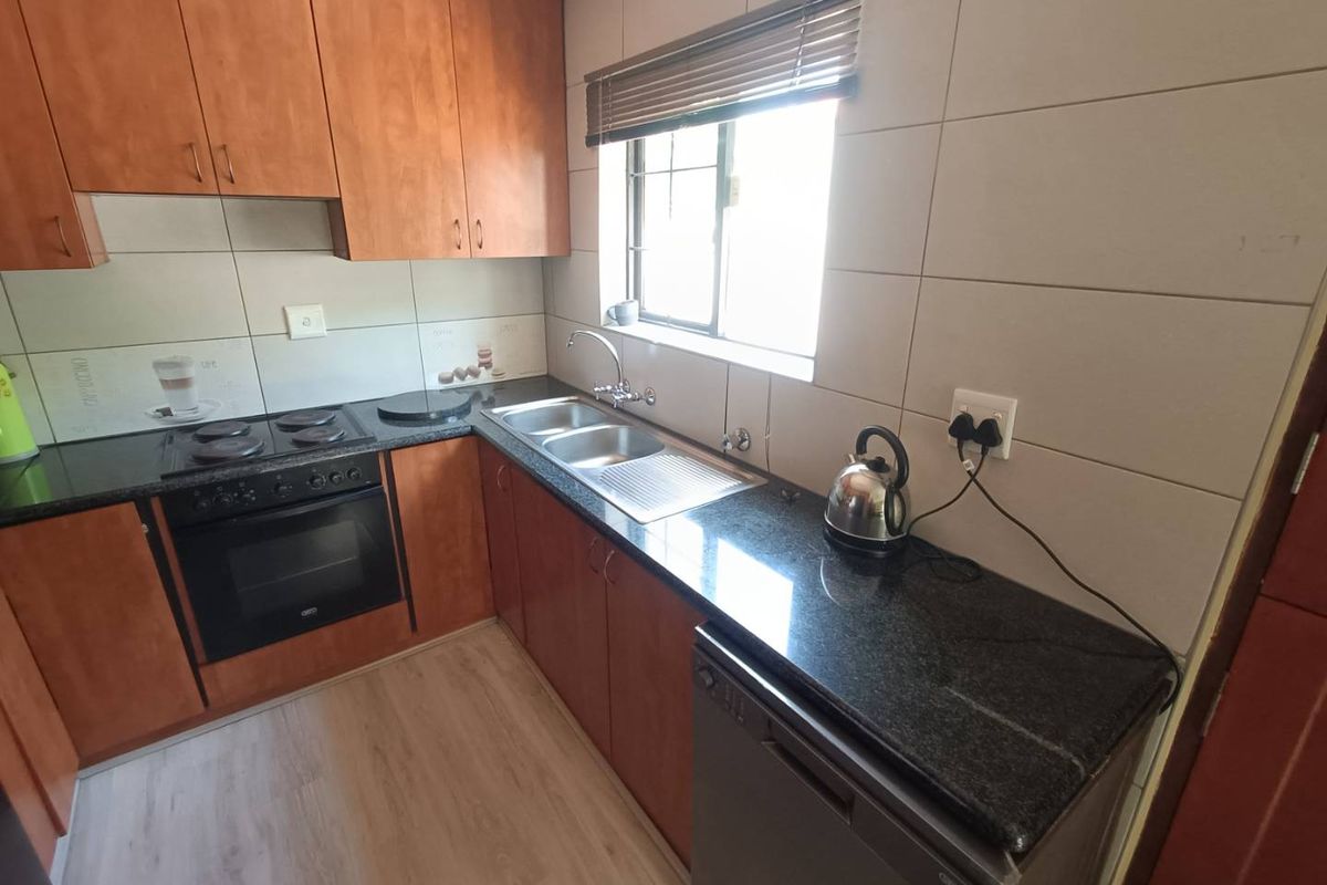 BEAUTIFUL FAMILY HOUSE FOR SALE IN ZWARTKOP!!!!!! - Photo 3