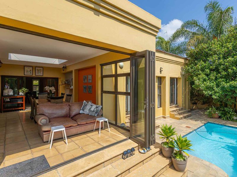 Stylish 3 Bedroom Home Offering Refined Estate Living - Photo 2