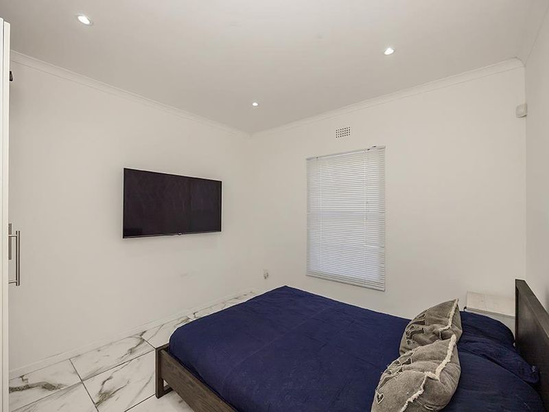 Modern 2 Bedroom Home - Photo 9