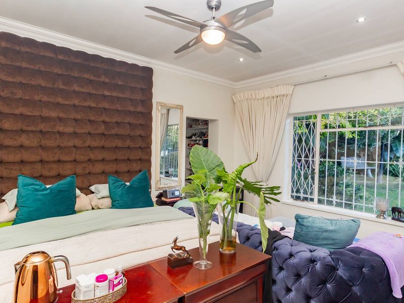 Elegant 3-Bedroom Family  Home WithPrivate Cottage, Pool & Lush Garden Oasis - Photo 9