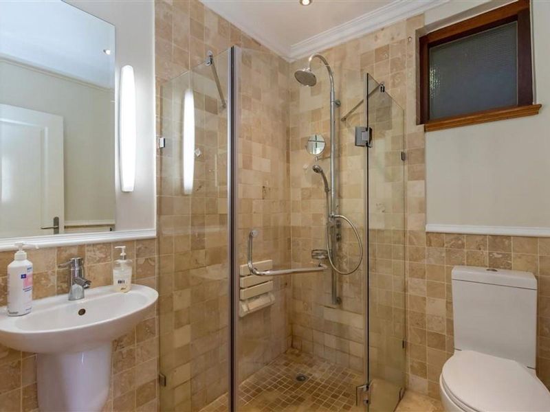 Lovely upmarket apartment - Photo 7