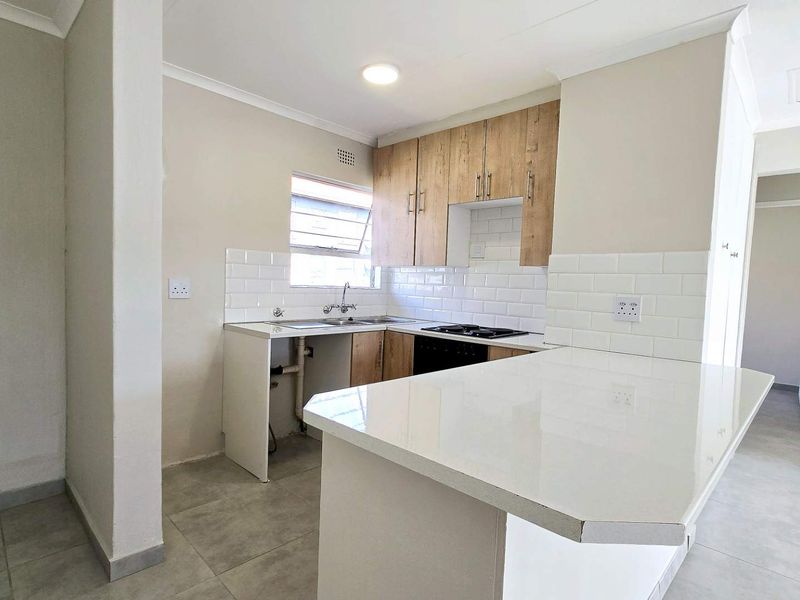 Newly Renovated 2-Bedroom Apartment with Modern Finishes - Photo 4