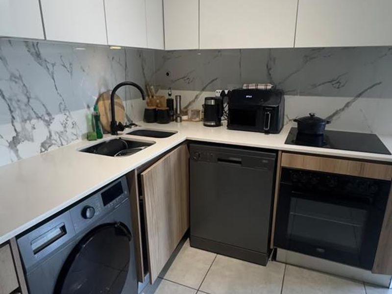 Upstairs Trendy 1 Bedroom Apartment in Munyaka - Photo 4