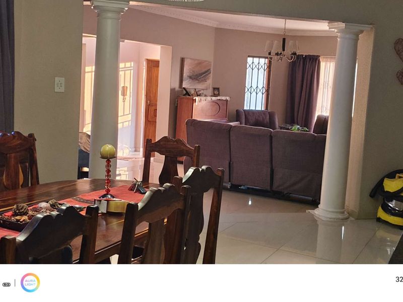 Huge Family Home for Sale in Sought After Suburb - Photo 7