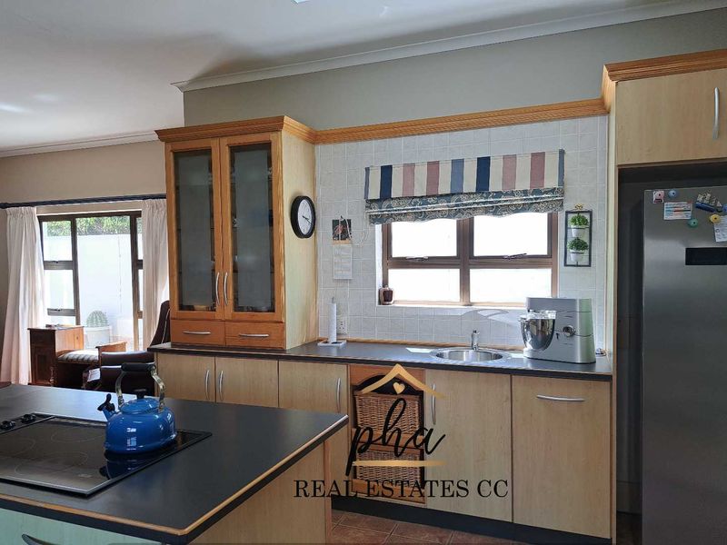 Spacious 4 bedr family home with huge entertainment area for sale in Walvis Bay for N$5 250 000.00 - Photo 7