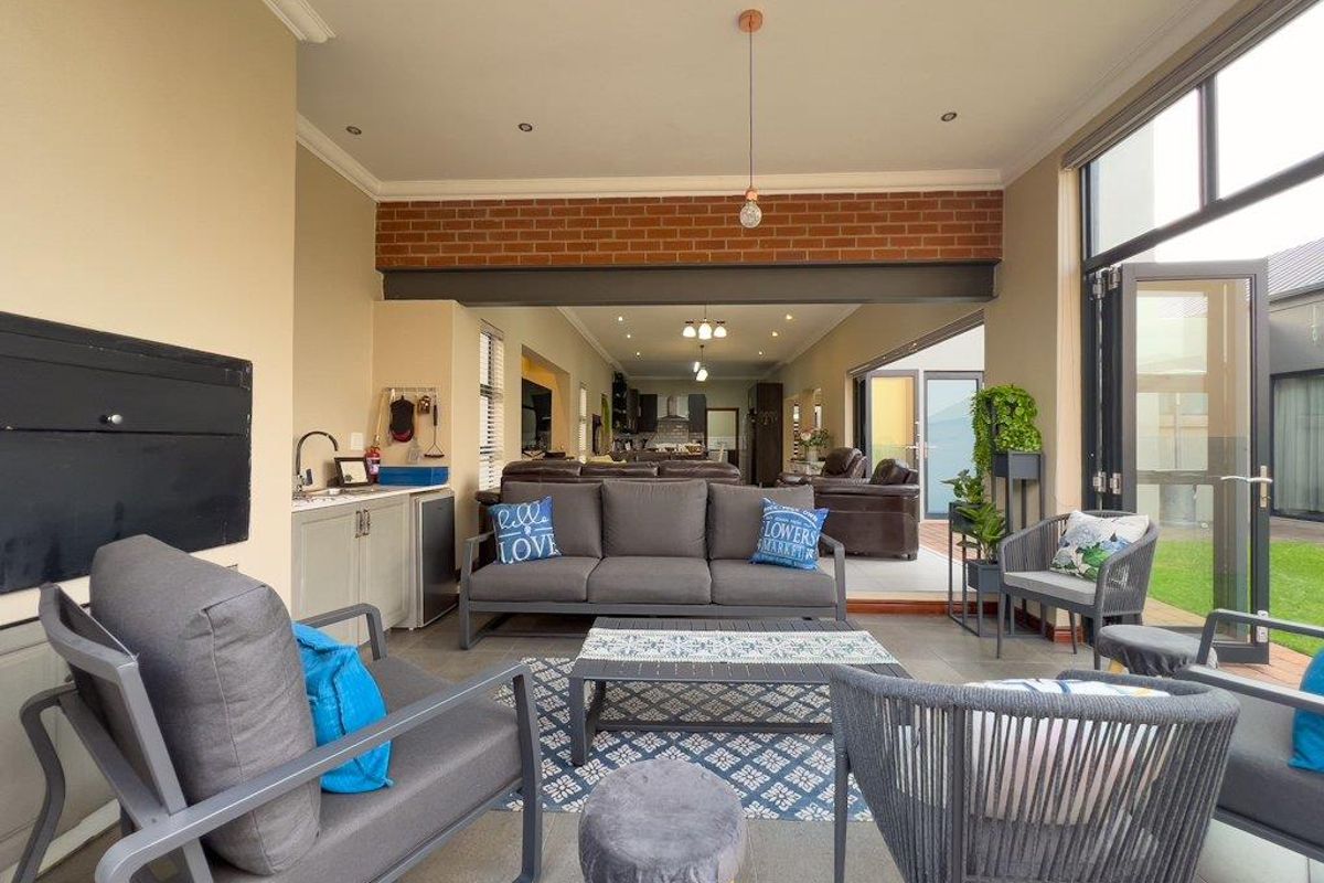 Dual Mandate - Modern Luxury in Midstream Ridge Estate - Photo 3