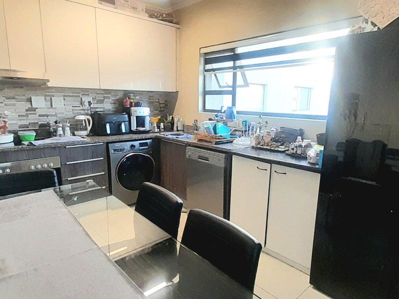 2 bedroom apartment in Umhlanga - Photo 3