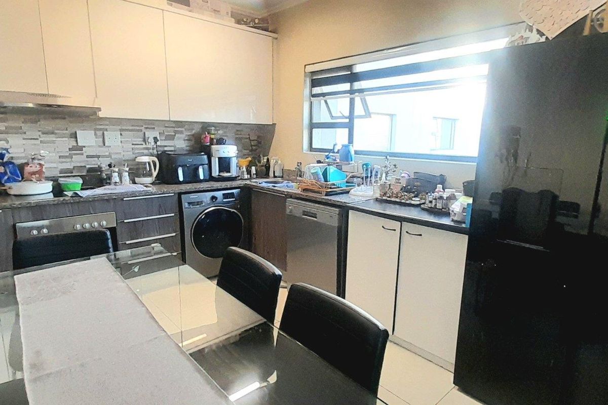 2 bedroom apartment in Umhlanga - Photo 3