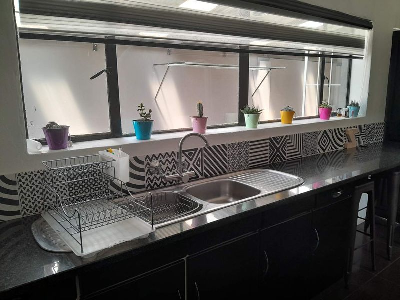 Modern well established 3 Bedroom family Home - Photo 4