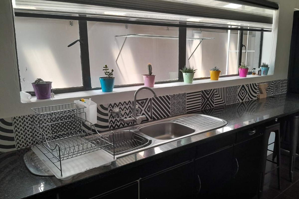 Modern well established 3 Bedroom family Home - Photo 4