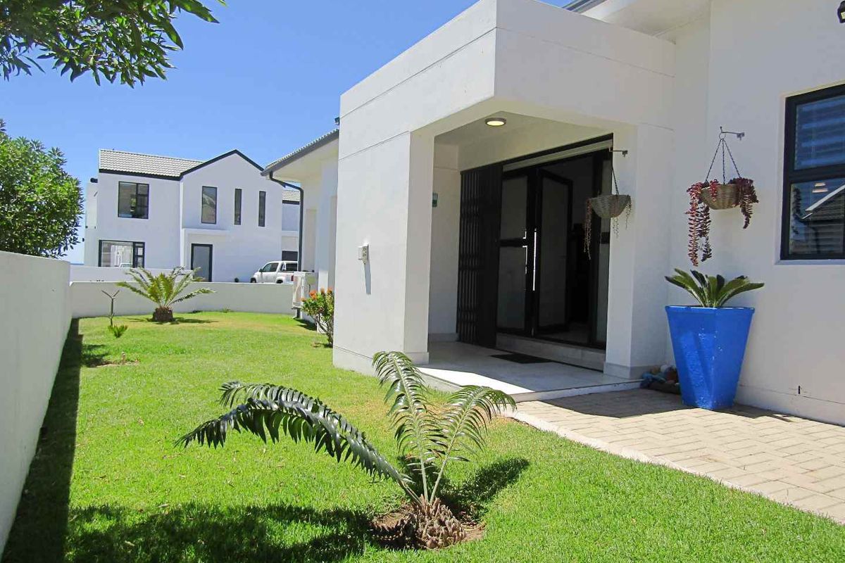 Costal Gem living in Sought after Estate - Photo 3