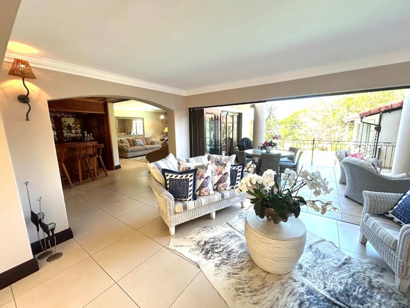 HENDRA IMMACULATE SPACIOUS 4 BEDROOM HOME WITH STUNNING SEA VIEWS - Photo 8
