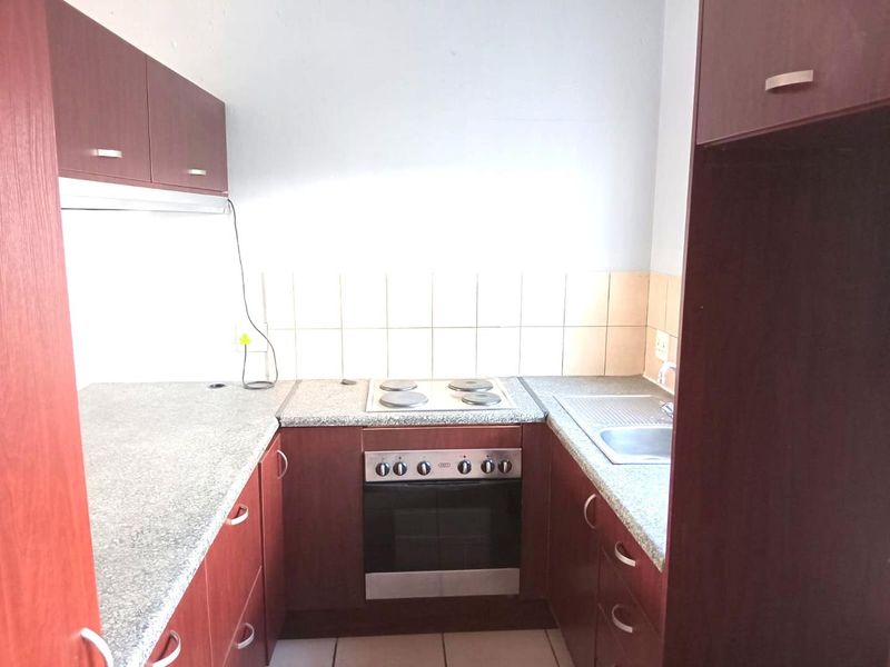 2 Bedroom Apartment for Sale in Brentwood Park, Kempton Park - Photo 5