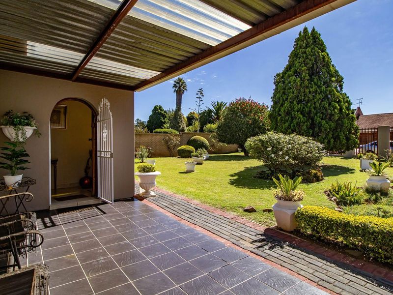 Elegant Family Retreat in Heart of Rynsoord! - Photo 2